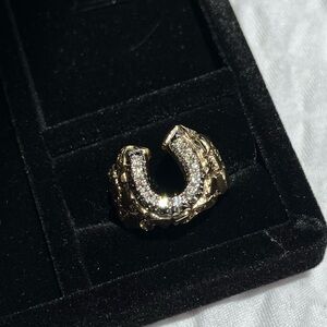 gold horse shoe ring